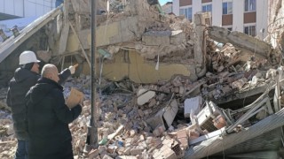 Enkazlardan Adli Delil Toplama Çalışmaları Sürüyor