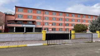 Riskli Görülen 3 Okulun Öğrencileri, Başka Okullara Nakledildi