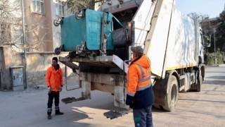 Aksaray Belediyesi Deprem Bölgesinde Temizlik Çalışmalarını Sürdürüyor