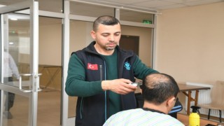 Depremzedelere Kuaför Hizmeti Devam Ediyor