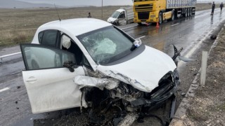 Kamyonetle Otomobilin Çarpıştığı Kazada 9 Kişi Yaralandı