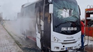 Seyir Halindeki Midibüs Alevlere Telim Oldu