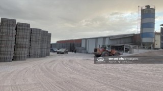Briket fabrikasında makineye sıkışan kişi öldü