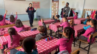Jandarma Güvenli Gelecek İçin Okullarda