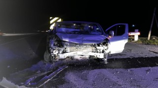 Minibüs İle Hafif Ticari Araç Çarpıştı, 5 Kişi Yaralandı