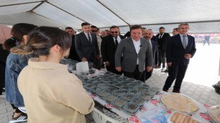 Öğrenciler Deprem Bölgesindeki Kardeş Okulları İçin Kermes Düzenlendi