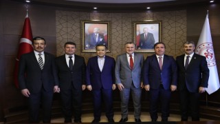 Aksaray Heyeti Gençlik ve Spor Bakanı Osman Aşkın Bak’ı Ziyaret Etti