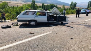 Minibüs İle Otomobilin Çarpıştığı Kazada 2 Kişi Öldü, 1 Kişi Yaralandı