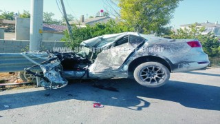 Bariyerlere Çarpan Otomobilin Sürücüsü Öldü