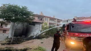 Elektrik Trafosunun Yanında Çıkan Yangın Korkuttu