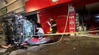 İş Yerine Çarpan Otomobilin Sürücüsü Ağır Yaralandı