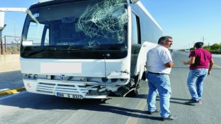 İşçi Servisleri Çarpıştı, 13 Kişi Yaralandı