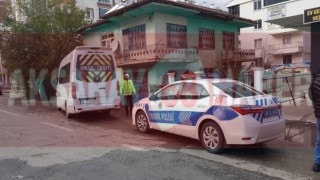 Okul Servisi Yaşlı Kadına Çarptı