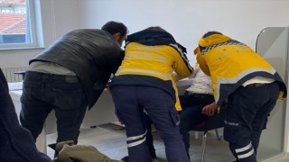 Banka Şubesinde Amcasını Bıçakladı