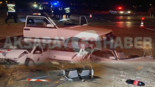 Kamyonet otomobili ortadan ikiye böldü: 5 yaralı