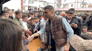 CZN Burak Sosyal Medya Fenomeninin Mevlidine Katıldı