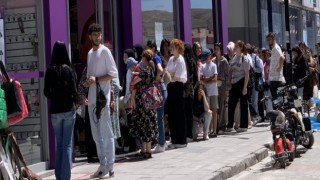 İndirim Çılgınlığı Yine İzdihama Dönüştü