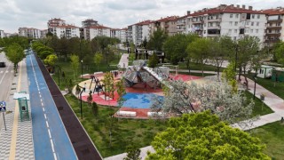 Park ve Bahçeler Bunaltıcı Havalarda Halkın Tek Adresi Oldu