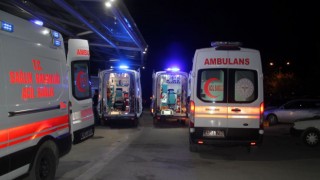Niğde'de İki Otomobilin Çarpışması Sonucu 4 Kişi Yaralandı