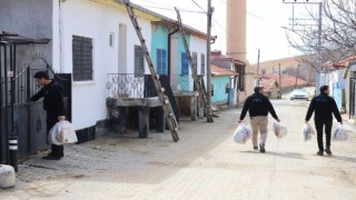 Aksaray Belediyesi Merkeze Bağlı Köylere Ramazan Pidesi Dağıtıyor