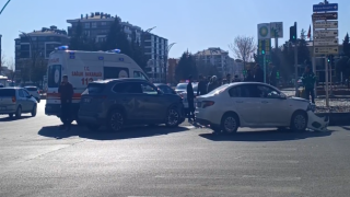 Makas Kavşağında Kaza 2 Yaralı