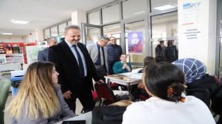 Rektör Arıbaş, Vize Haftasındaki Öğrencileri Ziyaret Etti