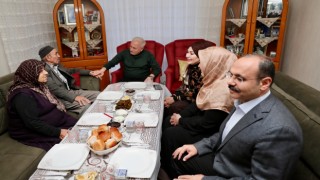 Vali Kumbuzoğlu 62 Yıllık Çiftin Sofrasına Konuk Oldu