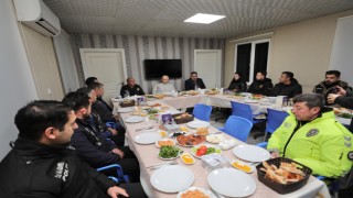Vali Kumbuzoğlu İlk Sahurunu Polislerle Yaptı