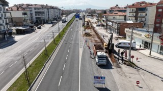 Aksaray Belediyesi 15 Mahalleyi Besleyen İçme Suyu Ana Şebeke Hattını Yeniliyor