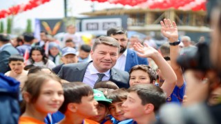 Başkan Dinçer’den Miniklere Bayram Hediyesi