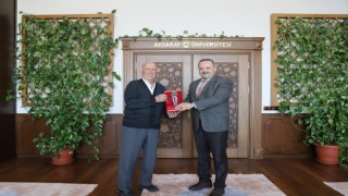 Rektör Arıbaş’tan Hayırsever Mimar Aksoy’a Teşekkür Plaketi