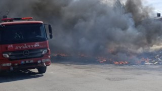 Sanayideki Moloz Yangını Kısa Sürede Söndürüldü