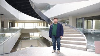 Aksaray’ın Yeni Belediye Binası Modern Mimarisiyle Göz Dolduruyor