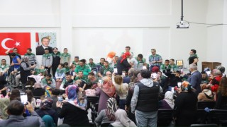 Engelsiz Yaşam Merkezinde Duygulandıran Asker Kınası