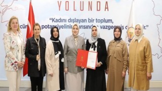 AK Parti Kadın Kollarında Bayrak Değişimi