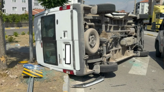 Kaza Yapan Servis Aracında 8 Öğrenci Yaralandı