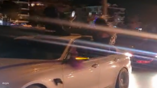 Gelin Arabasında Tehlikeli Hareketler Yürekleri Ağza Getirdi!