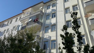 5’inci Kat Balkonundan Düşen Genç Ağır Şekilde Yaralandı