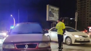 Seyir halindeki otomobilde yangın paniği