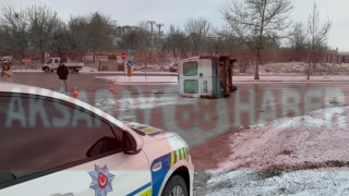 Kamyonetin Çarptığı Minibüs Devrildi