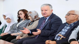 Vali Duru ve Eşi Huzurevi Sakinlerini Ziyaret Etti