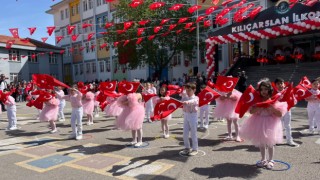 Okullarda Kırmızı, Beyaz Coşku