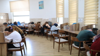 Genç Osman Millet Kıraathanesi Sınav Döneminde Dolup Taşıyor