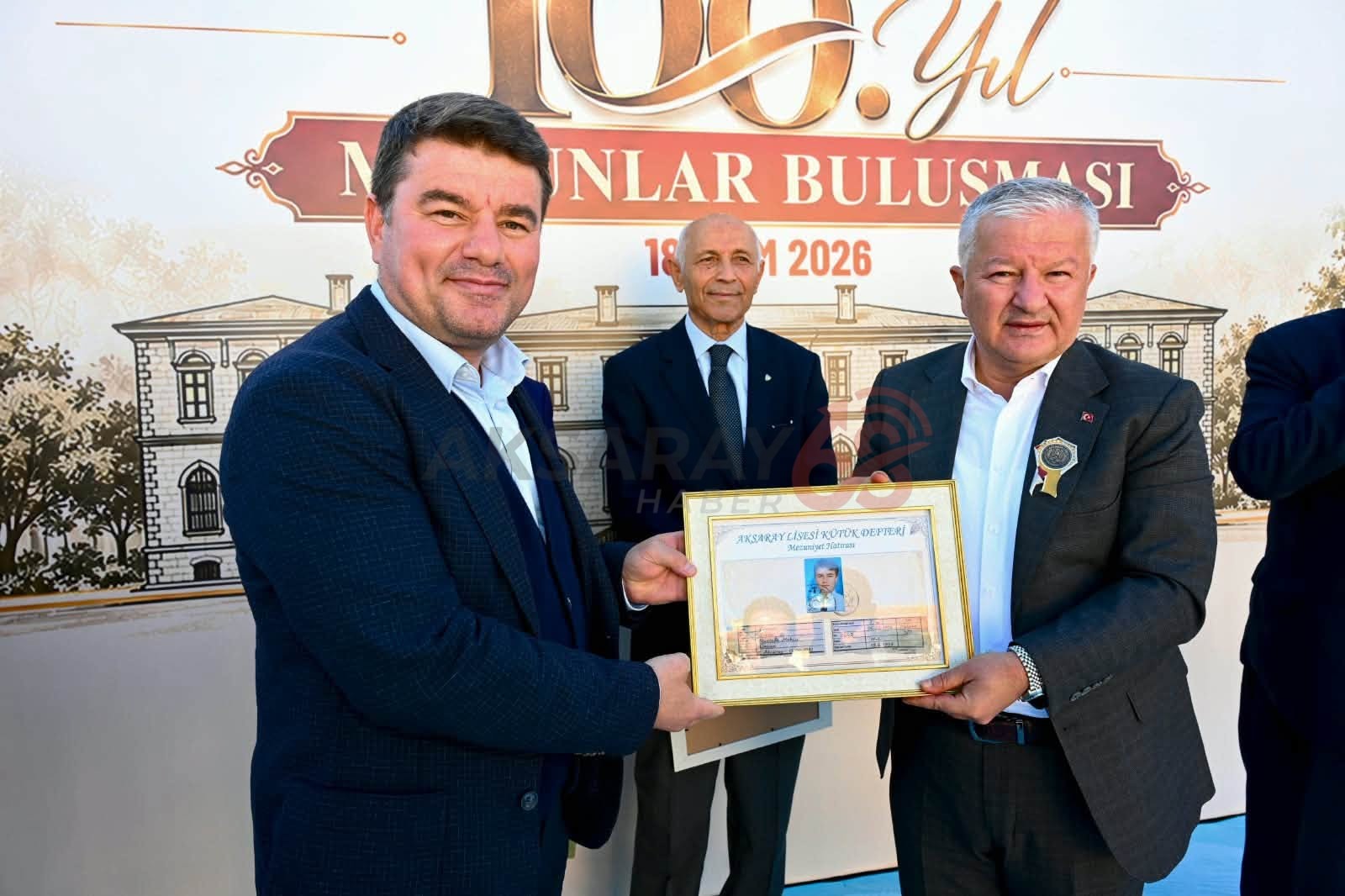 Aksaray Lisesi 100. Yılında Mezunlarını Aynı Avluda Buluşturdu