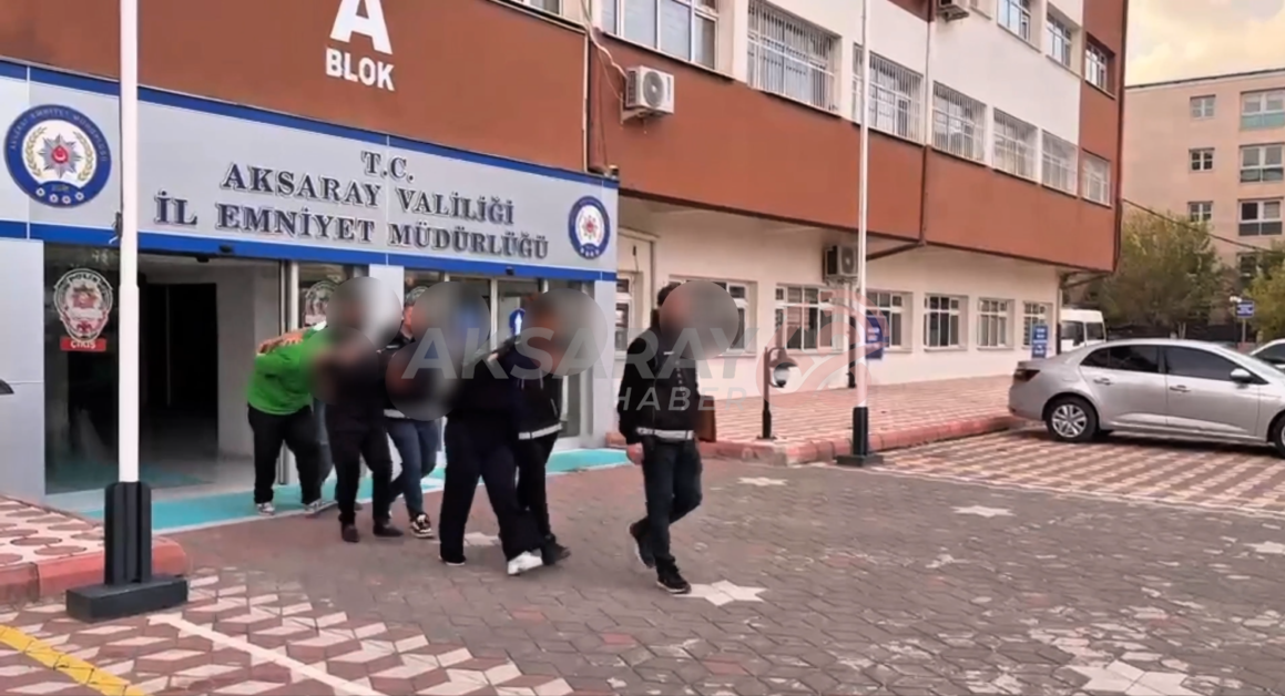 Midelerinde Uyuşturucu İle Yakalandılar