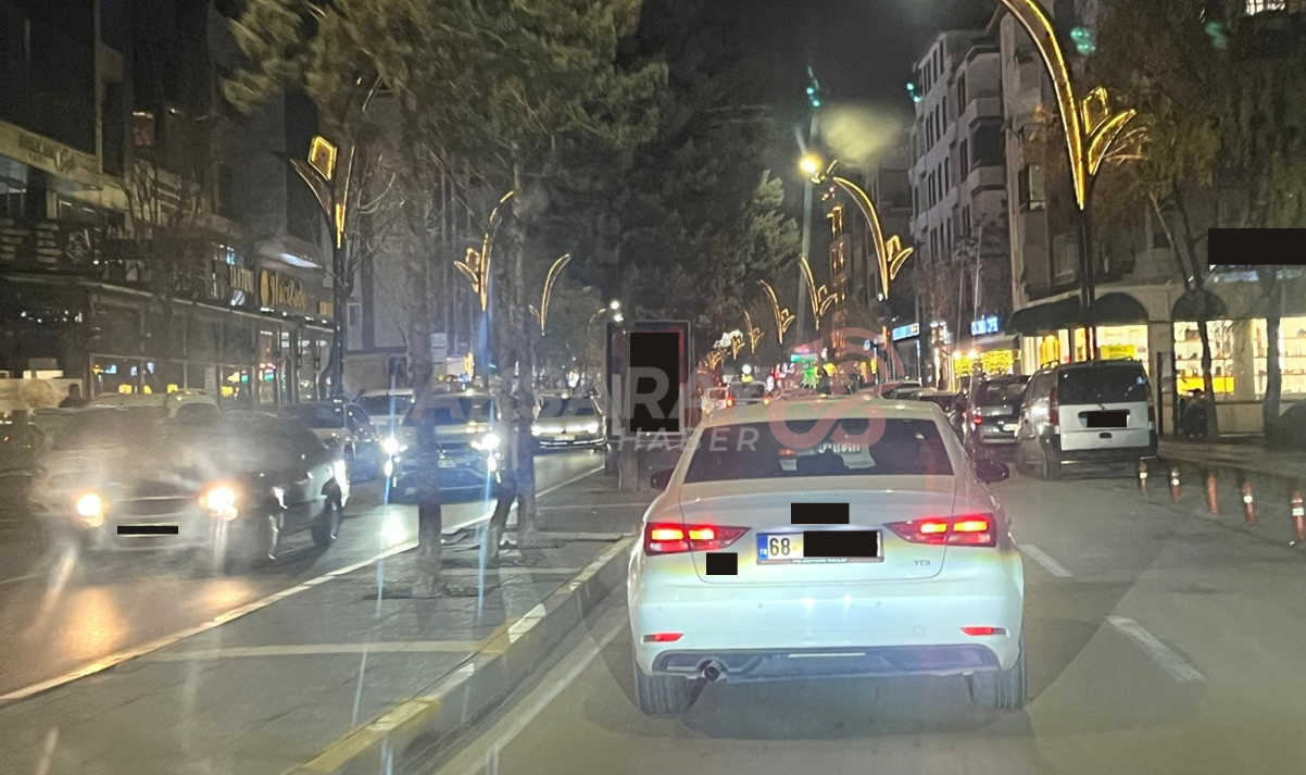Sürücüleri İsyan Ettiren Caddeye Güç Yetmiyor