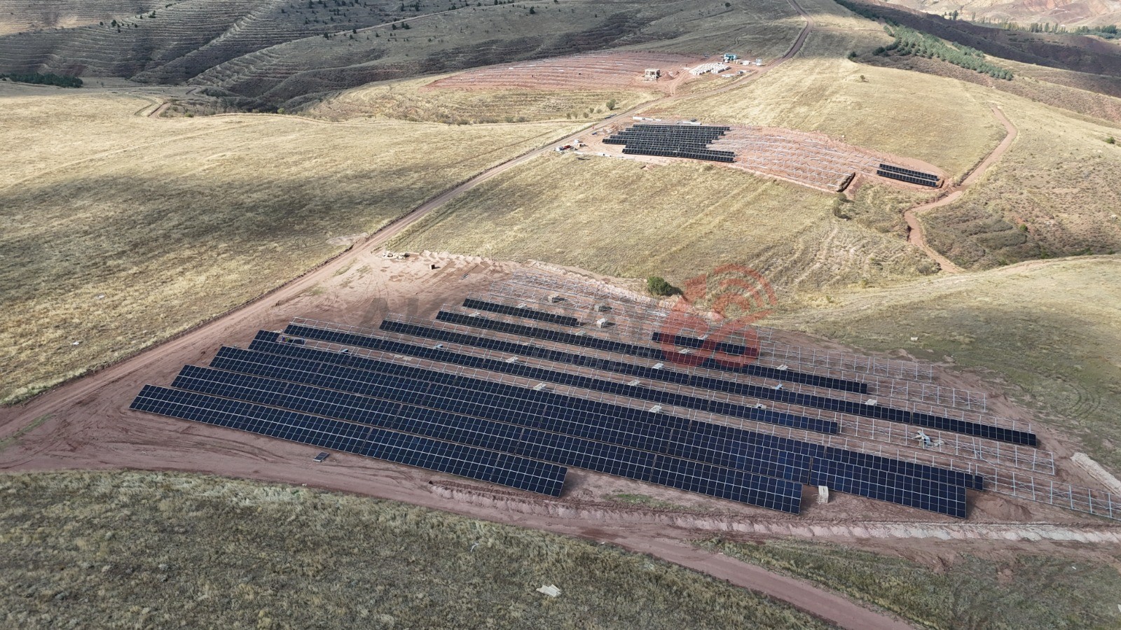 Kılıçaslan Tepesi’nde 3 MW’LIK GES Projesinde Panel Montajları Başladı