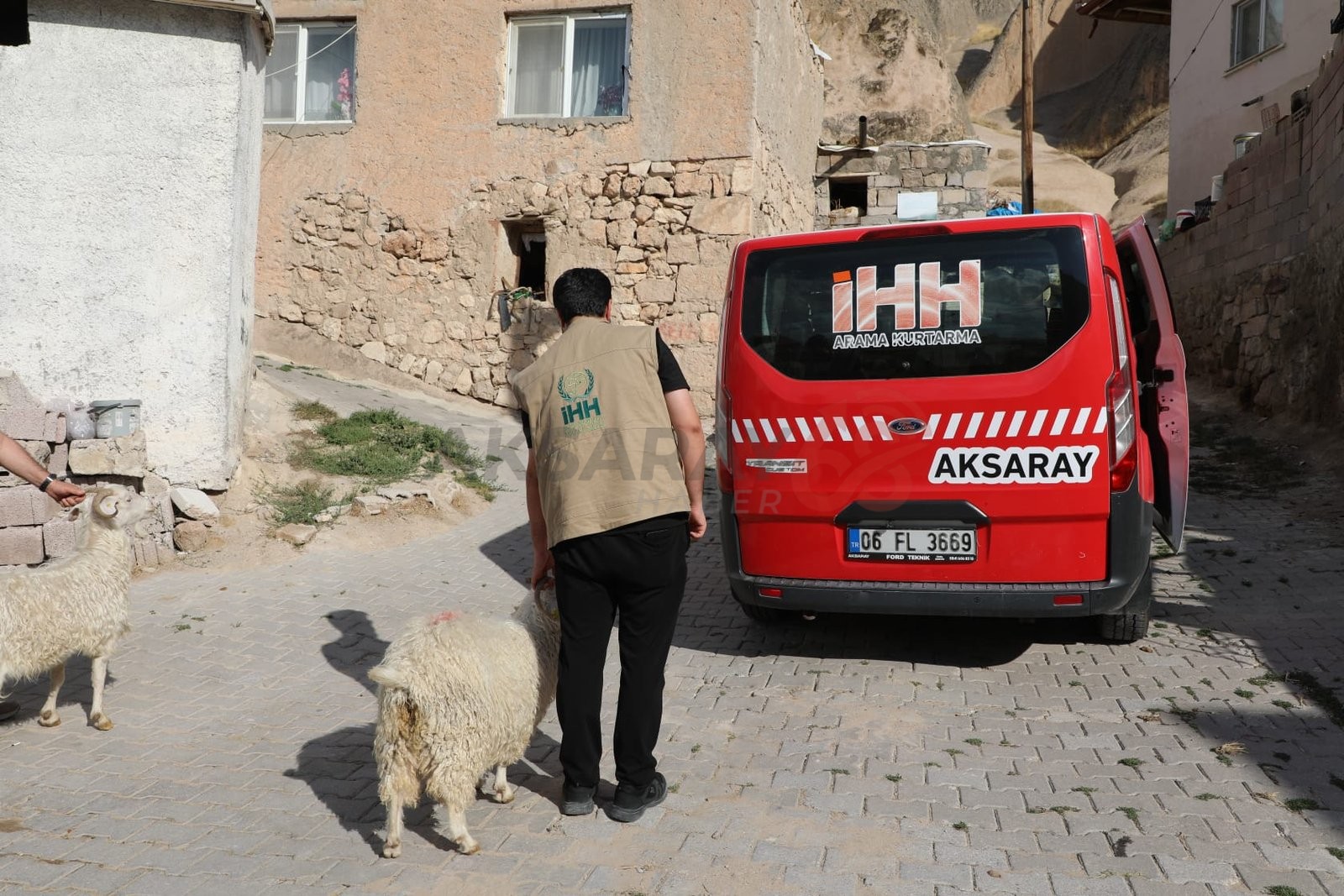 Aksaray İHH’dan Üç Yetim ve İhtiyaç Sahibi Aileye Tiftik Keçisi Desteği