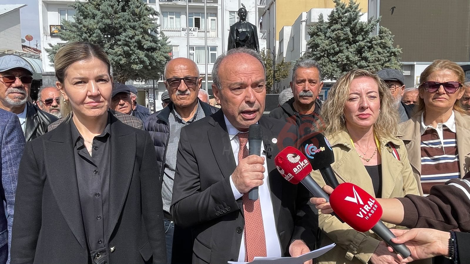 Özdemir “Özgür Basının ve Tüm Basın Emekçilerinin Yanındayız”