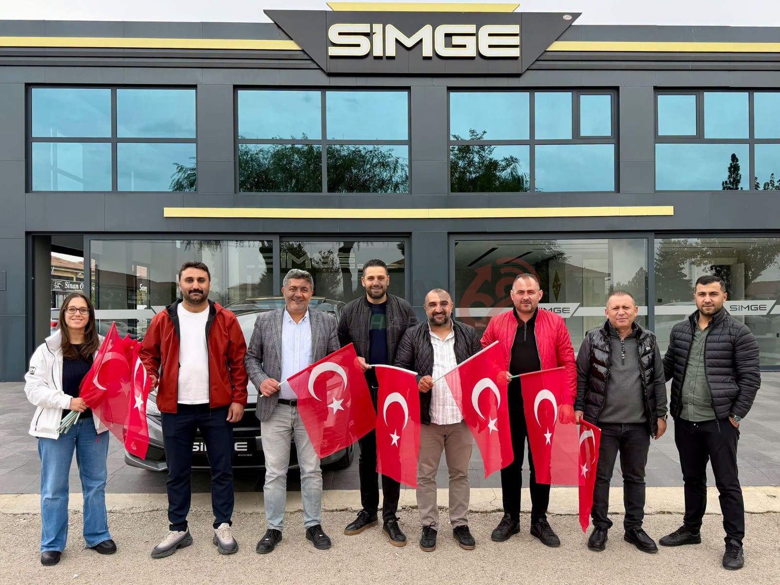 Güler ve İnç’ten Galericiler Sitesinde Bayrak Kampanyası